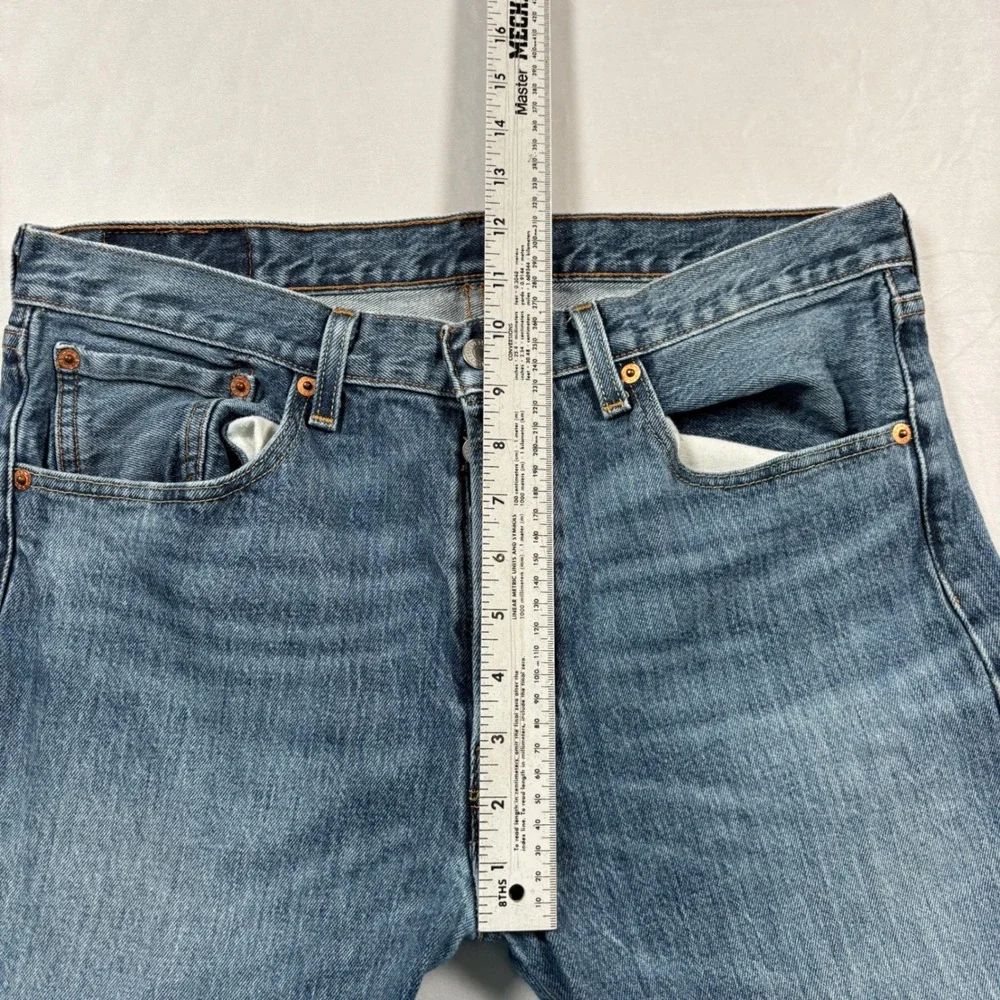 Levi's 501 Original Fit Jeans Mens 33x31 Blue Denim Button Fly Straight Leg